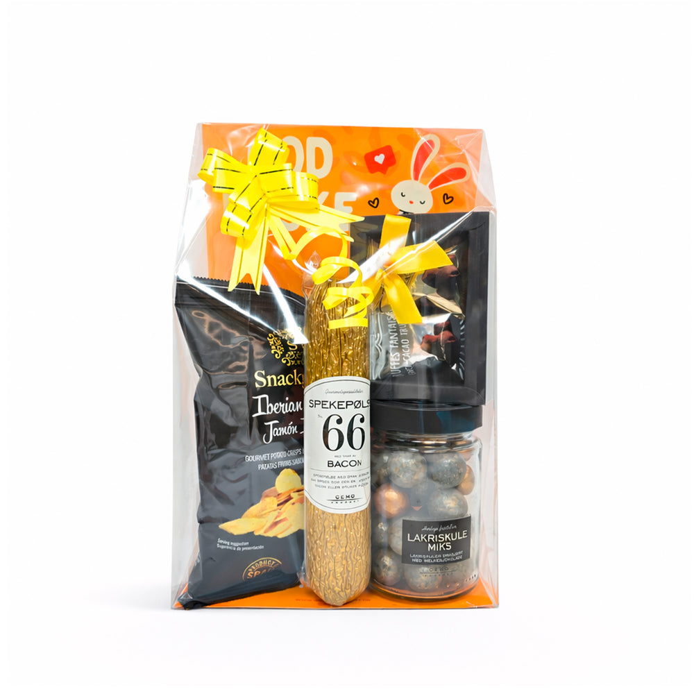 Påskedelikatesser gavepose pakket i cellofan med gult bånd og påskedesign