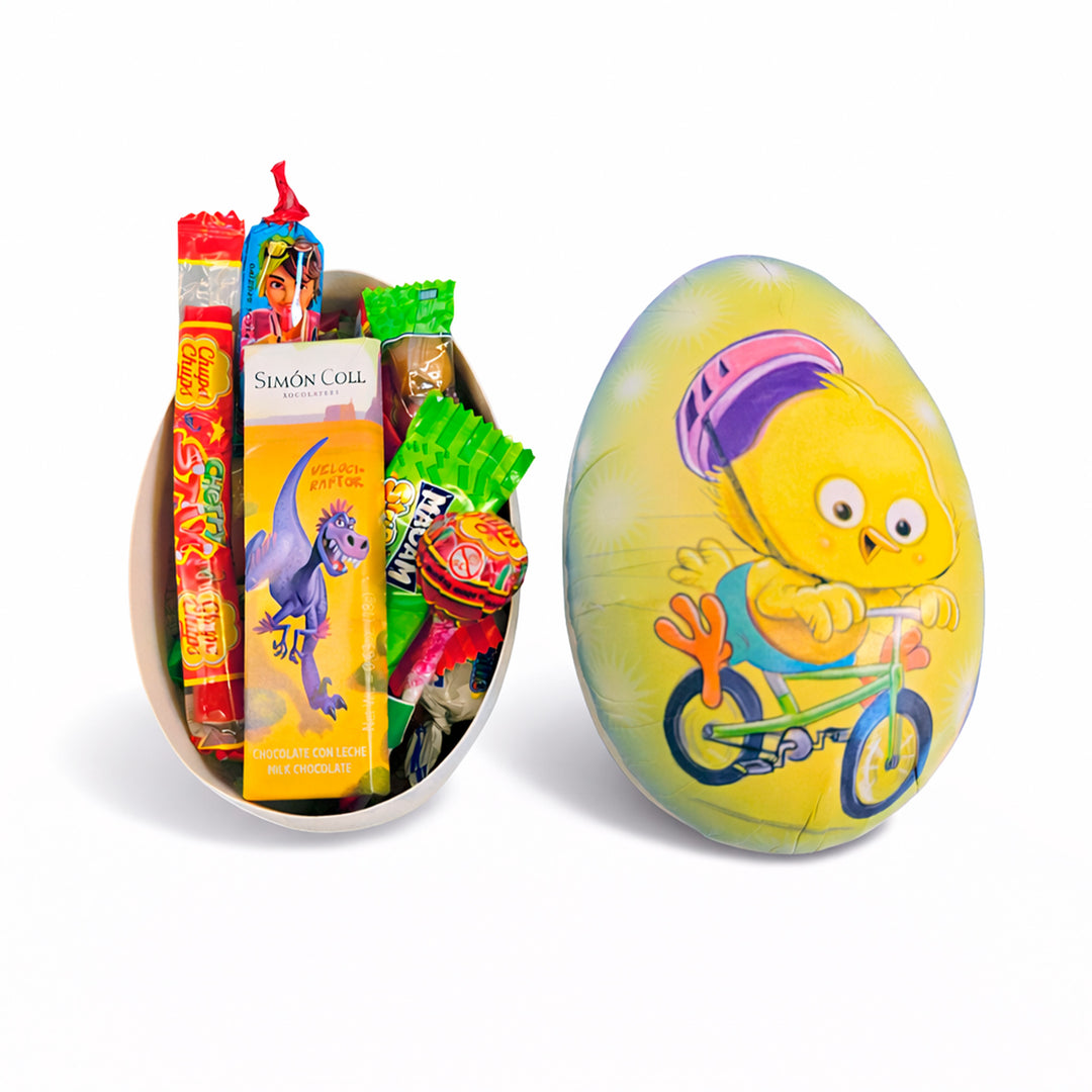 Påskeegg fylt med godteri og sjokolade som følger med i Påskemoro gavepose til gutt