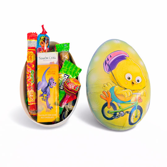 Påskeegg fylt med godteri og sjokolade som følger med i Påskemoro gavepose til gutt