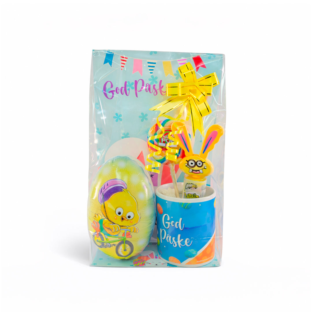 Gaveklar påskepose i cellofan med gul sløyfe, håndlaget påskekopp, lollipop, rabbit pop og påskeegg fylt med godteri.