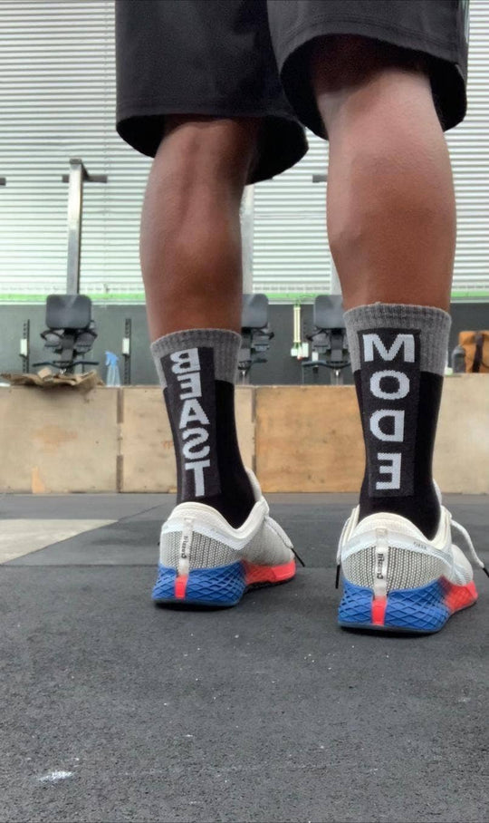 Sokker med tekst beast mode til trening