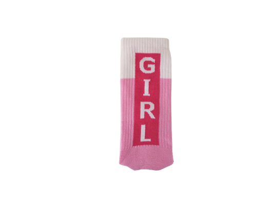 Bilde med en sokk med tekst girl, rosa og hvit farge